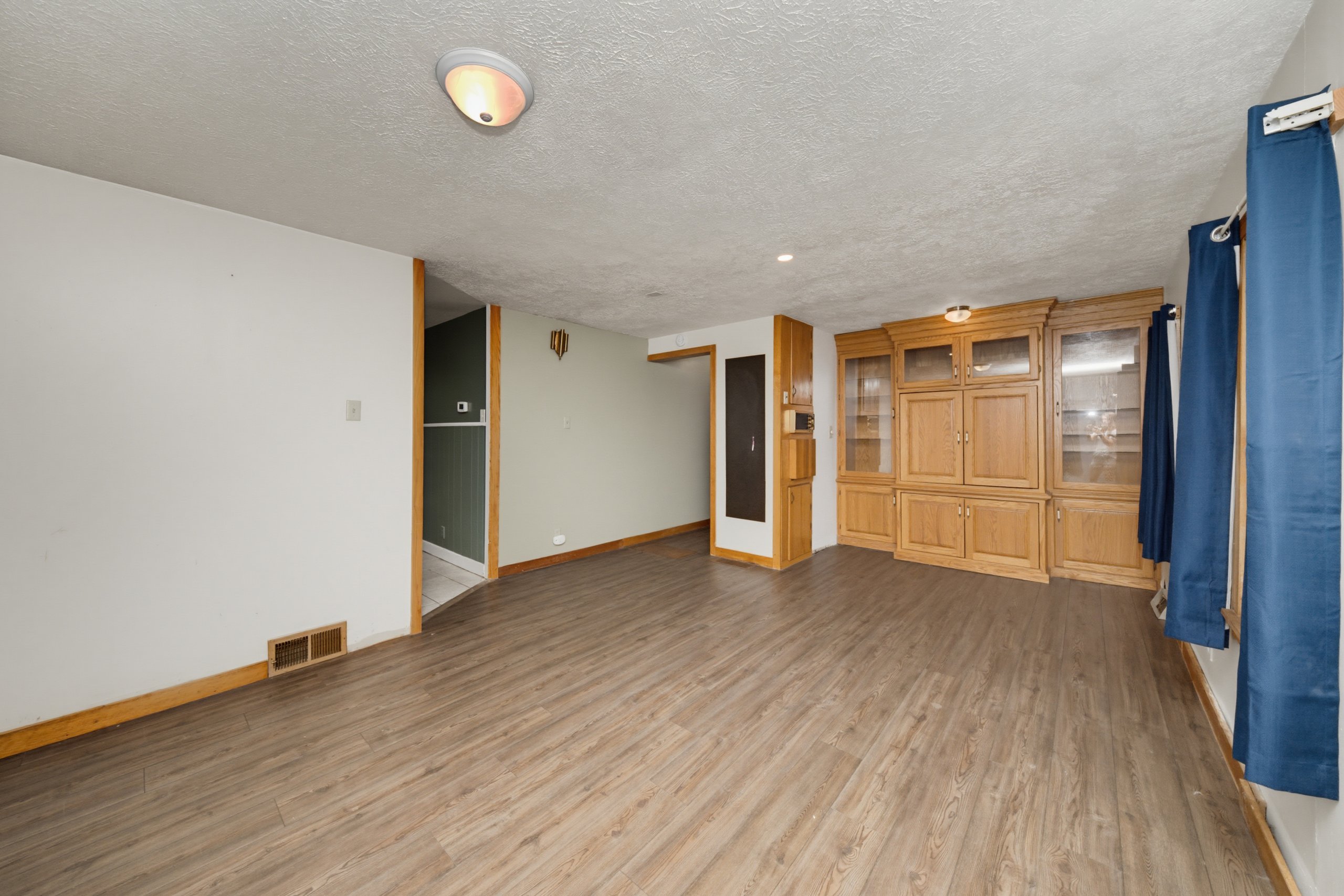 101 NE 16th St — listing photograph 2