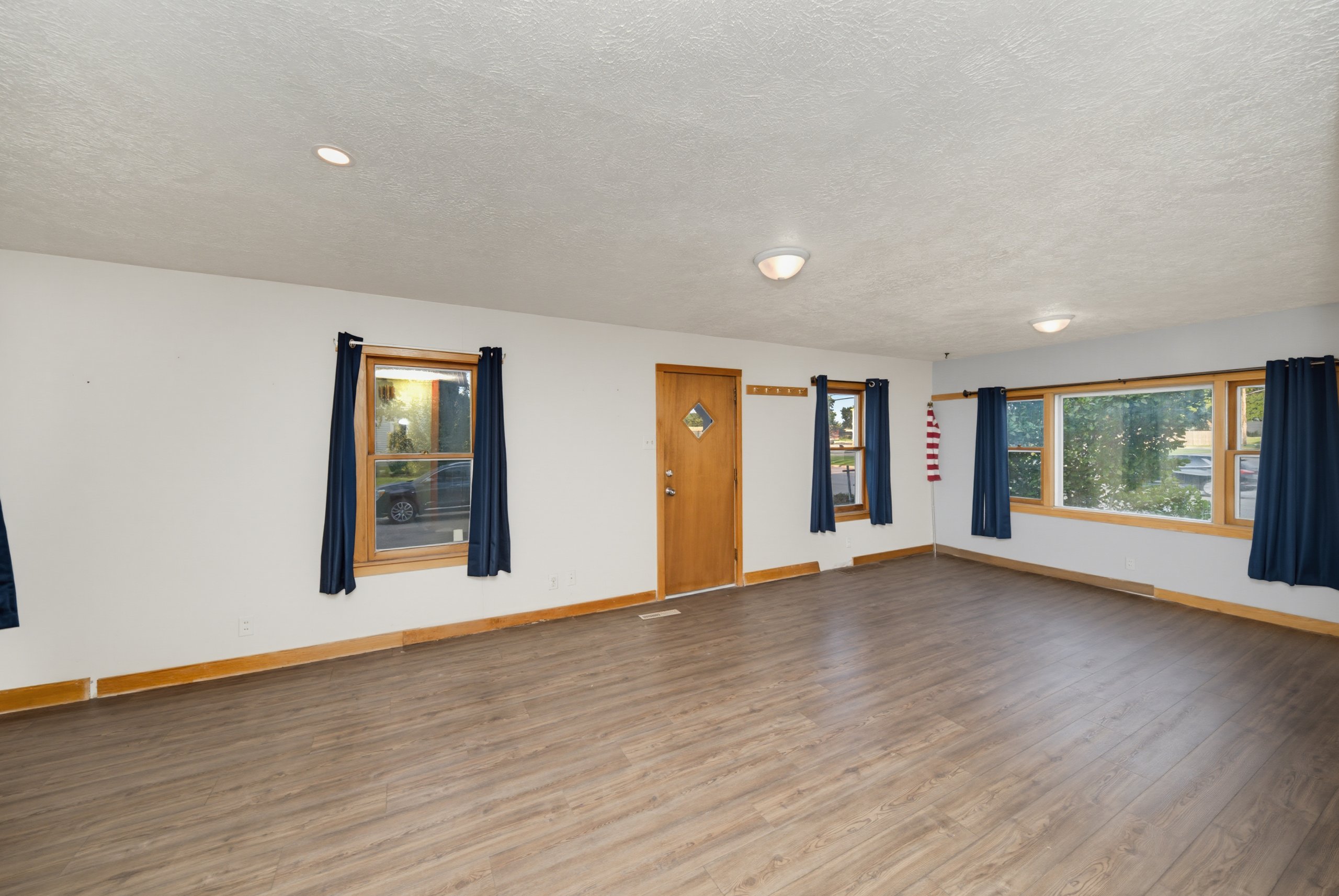 101 NE 16th St — listing photograph 7