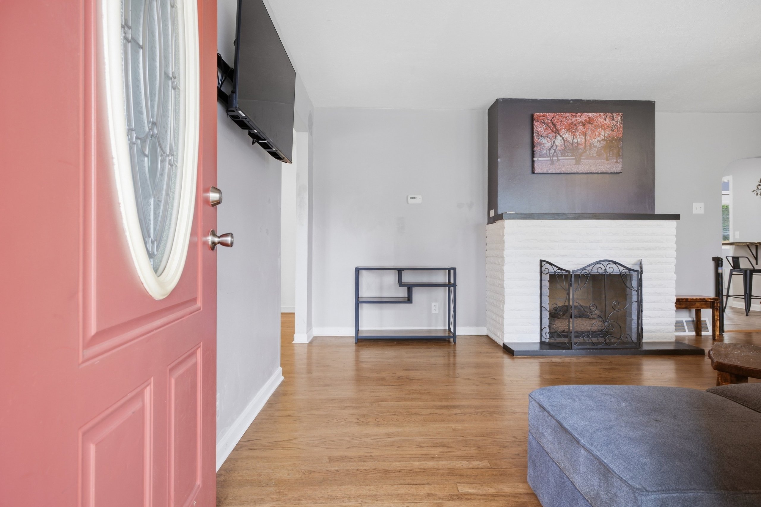 1022 Brown St — listing photograph 2
