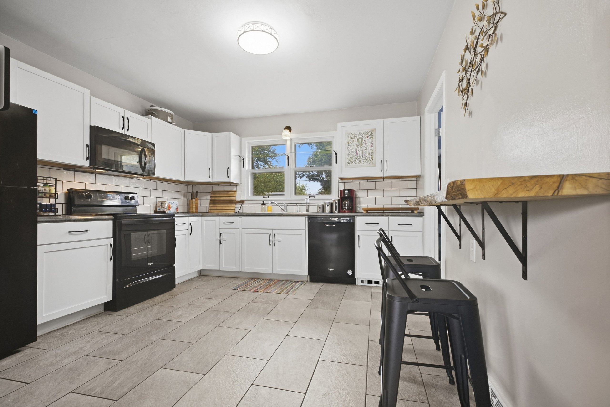 1022 Brown St — listing photograph 6