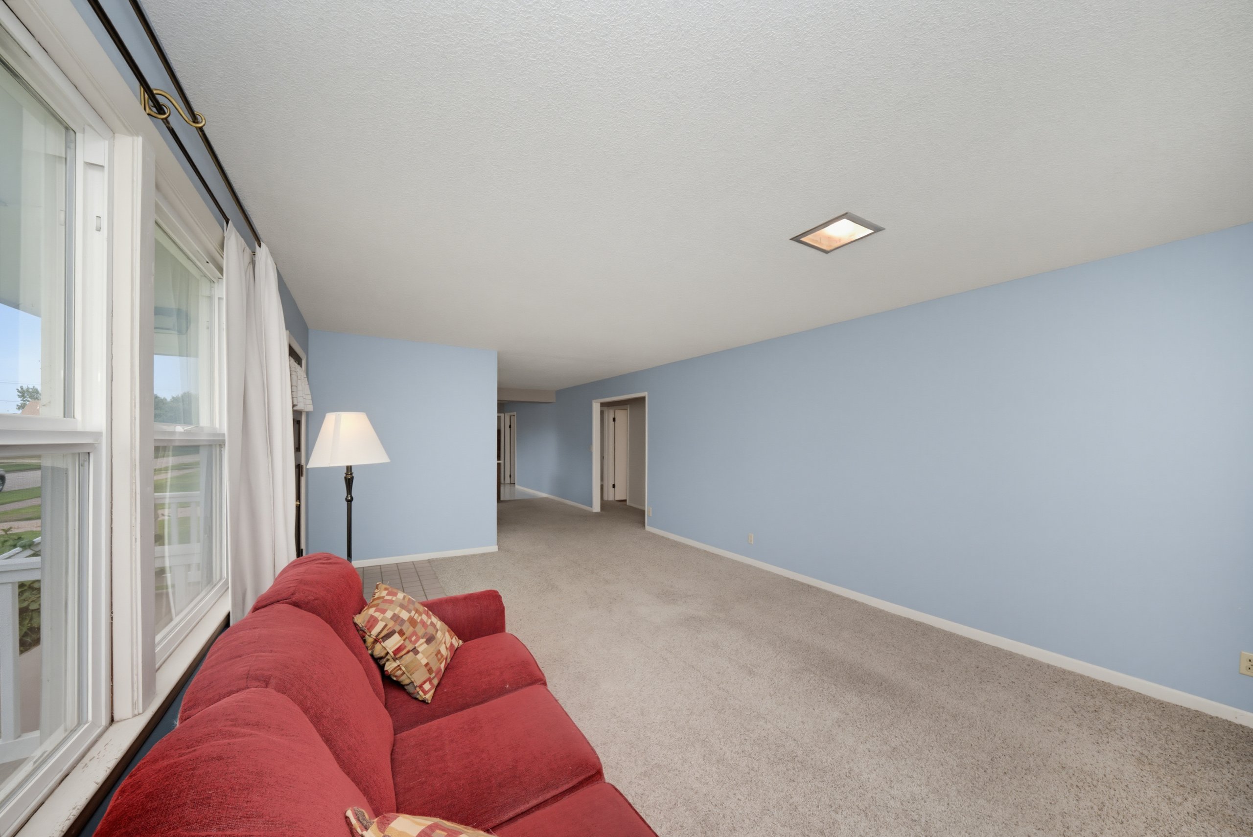 106 W 6th St — listing photograph 6
