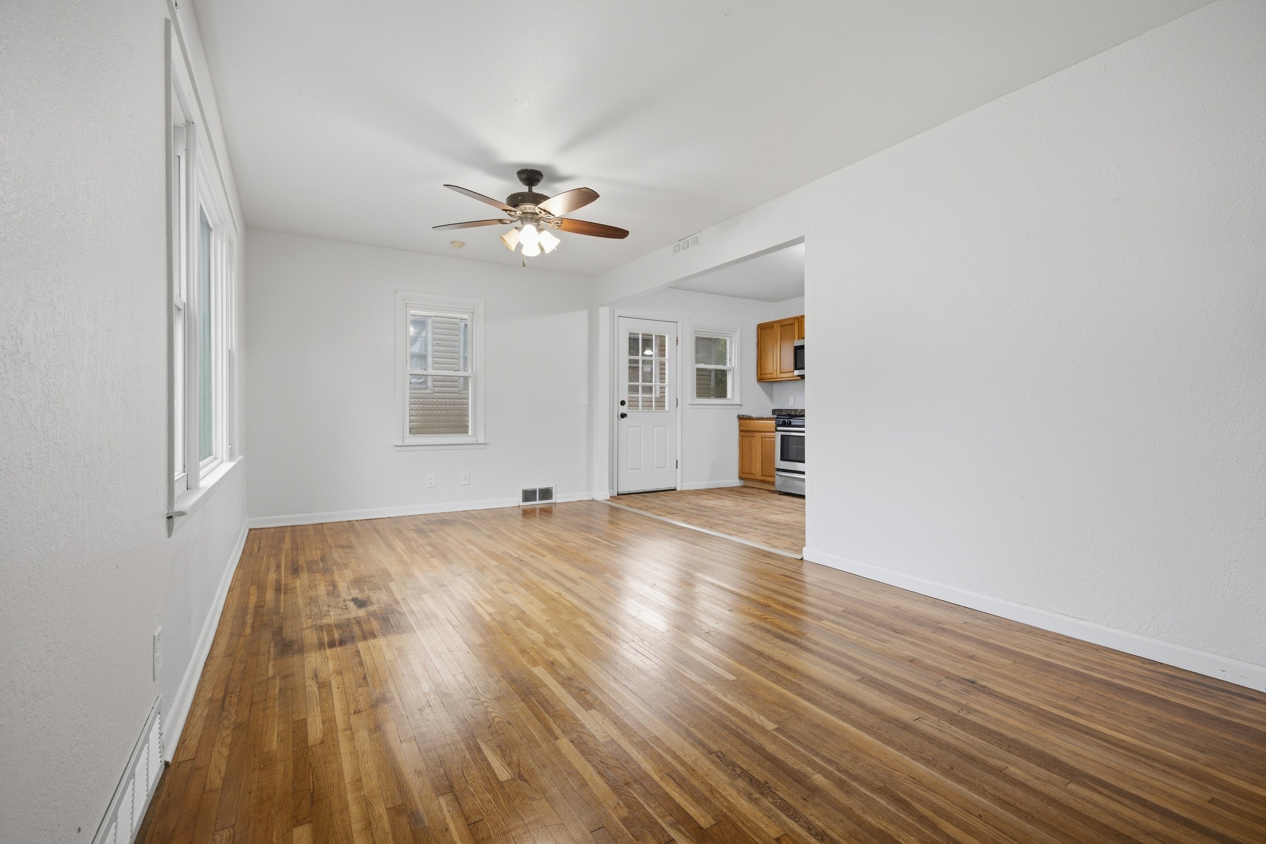 1204 W 20th St — listing photograph 4
