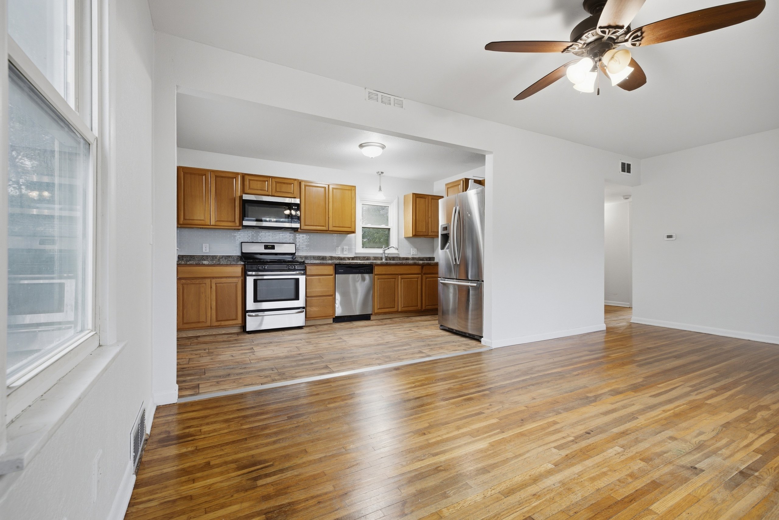 1204 W 20th St — listing photograph 5