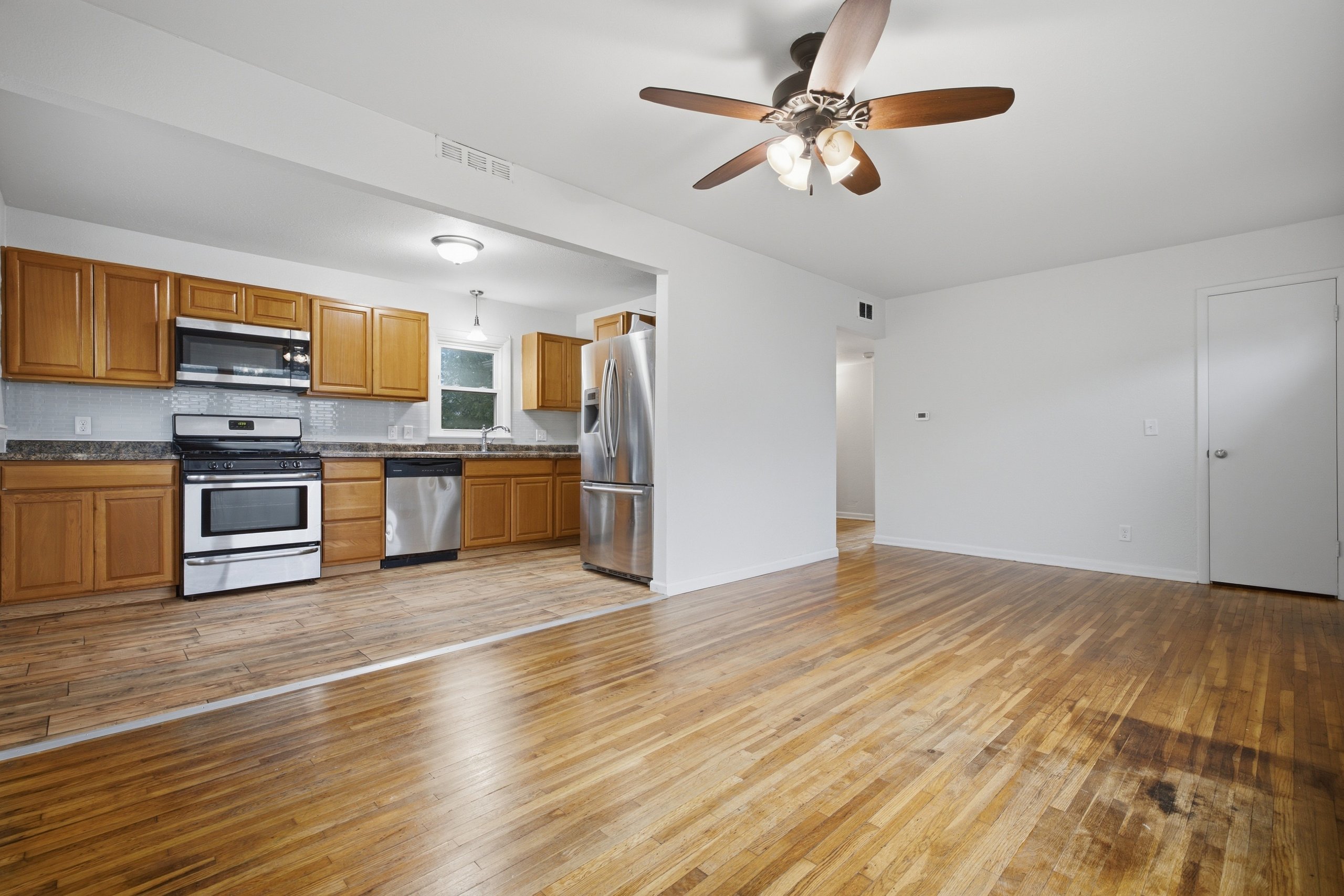 1204 W 20th St — listing photograph 6