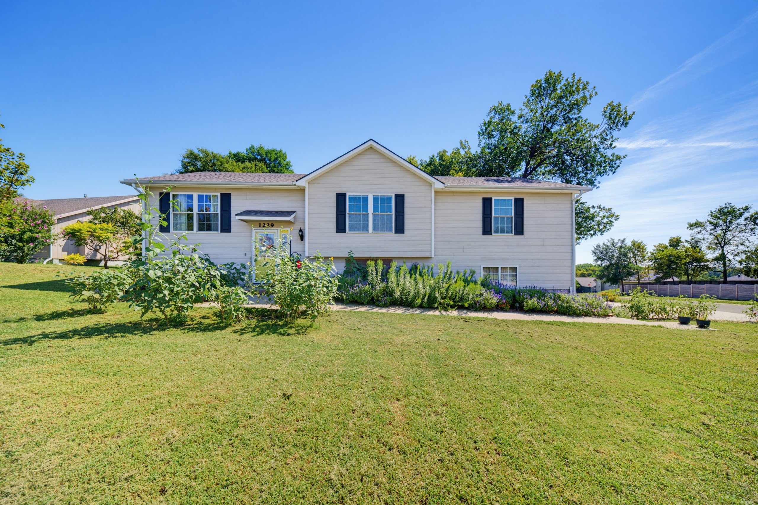 1229 Forest Park Ln