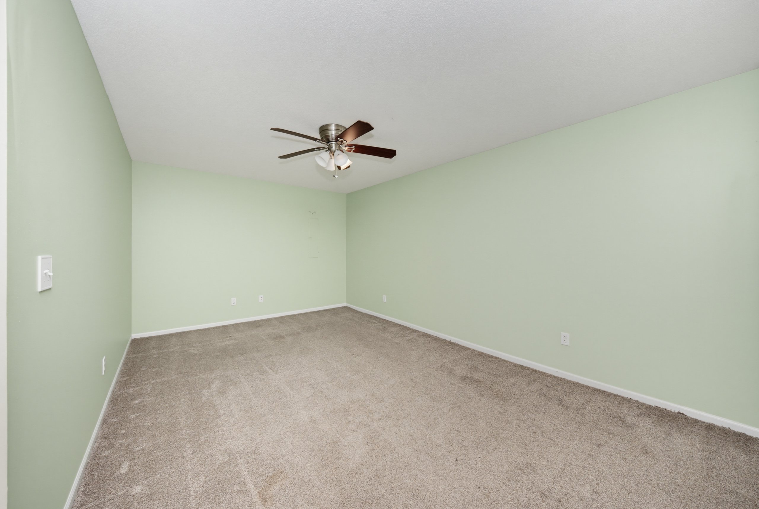 1229 Forest Park Ln — listing photograph 2