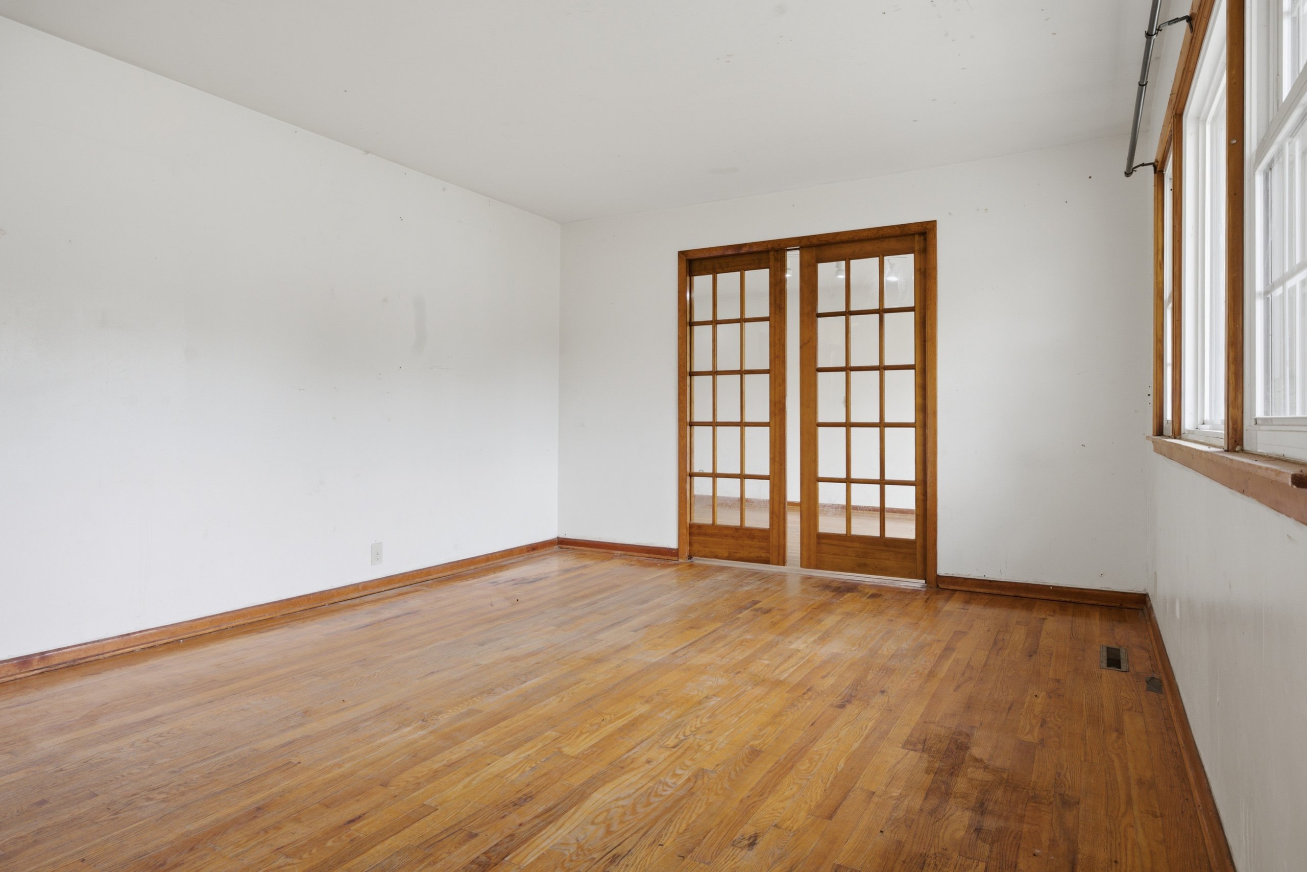 1313 Manley Cir — listing photograph 3
