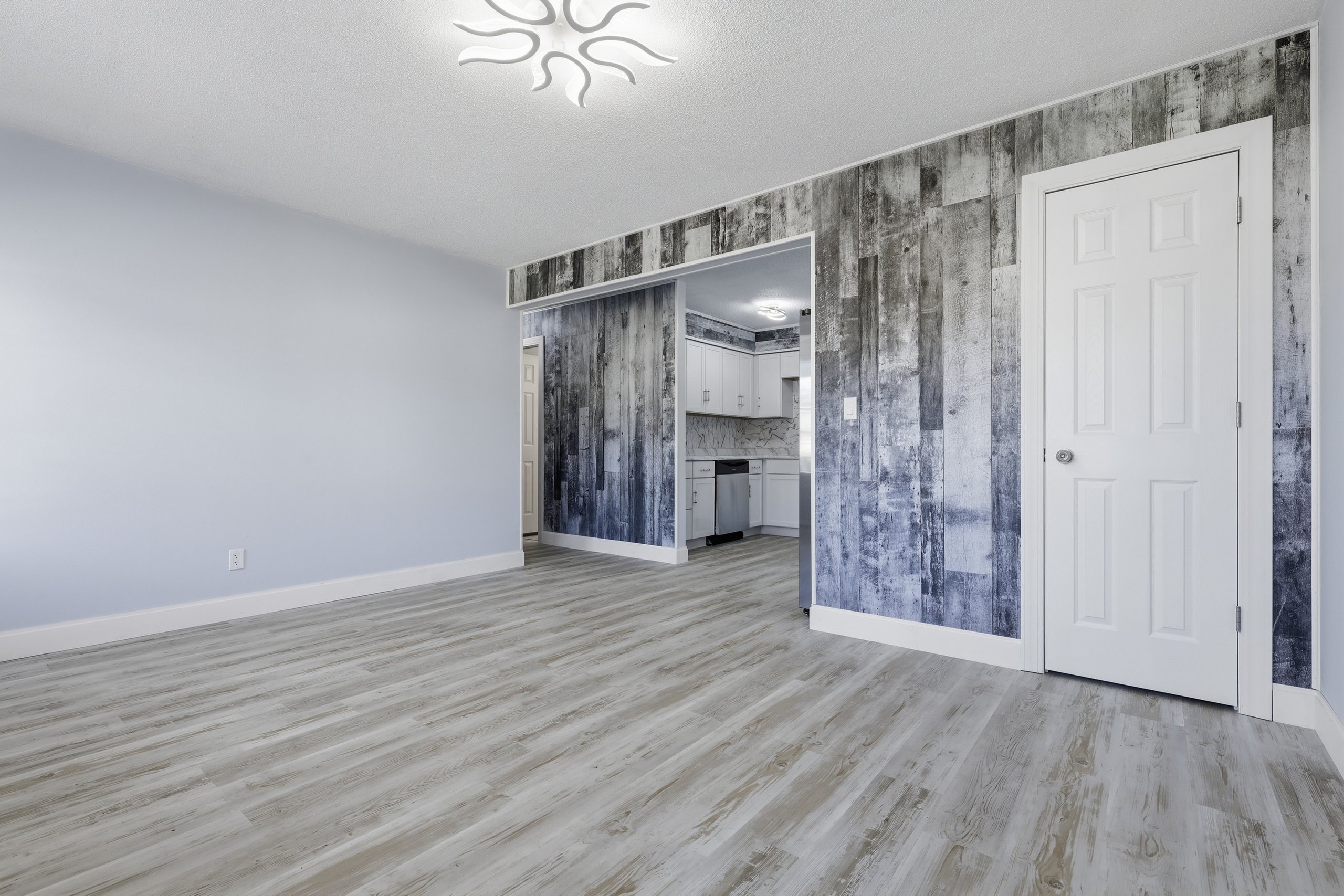 1413 W 14th St — listing photograph 5