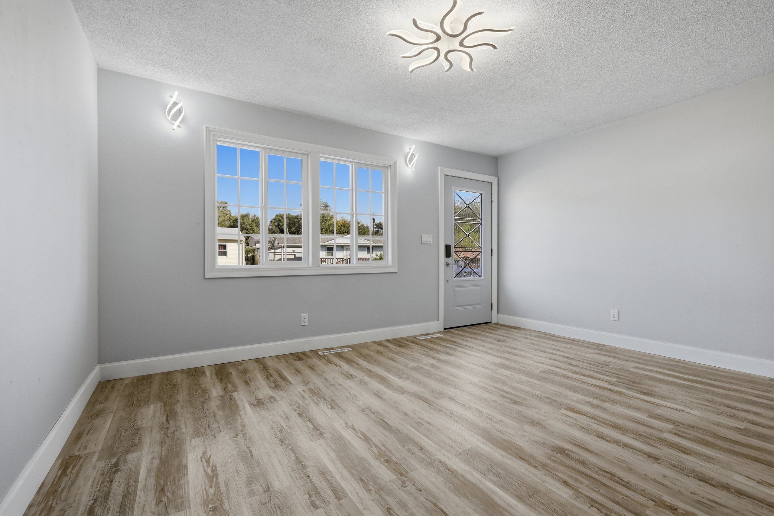 1413 W 14th St — listing photograph 6