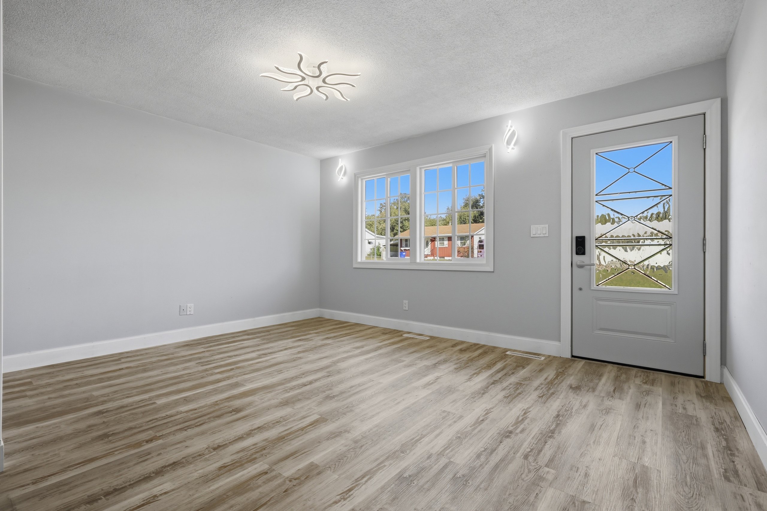 1413 W 14th St — listing photograph 7