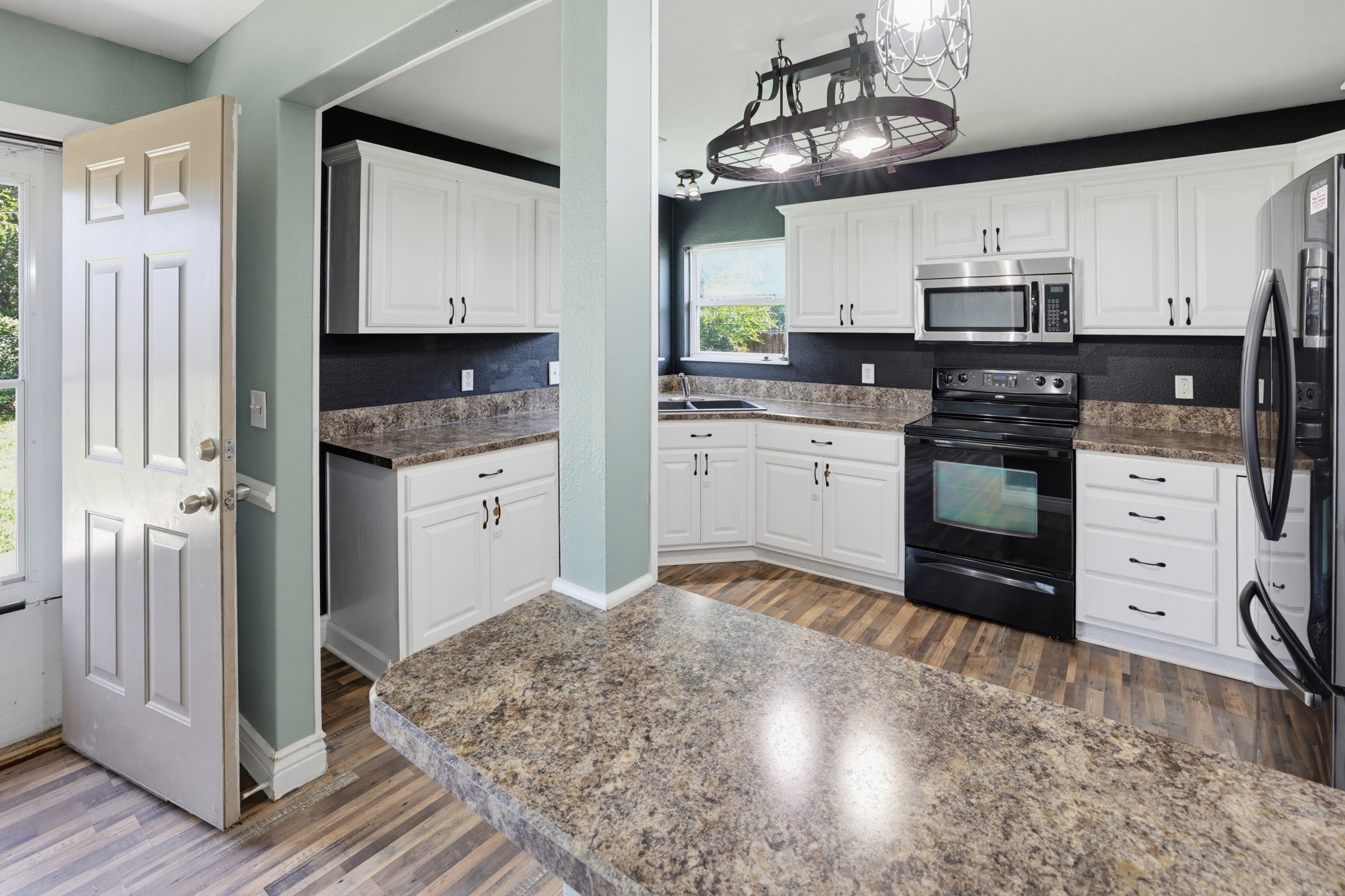 1531 N Clay St — listing photograph 3