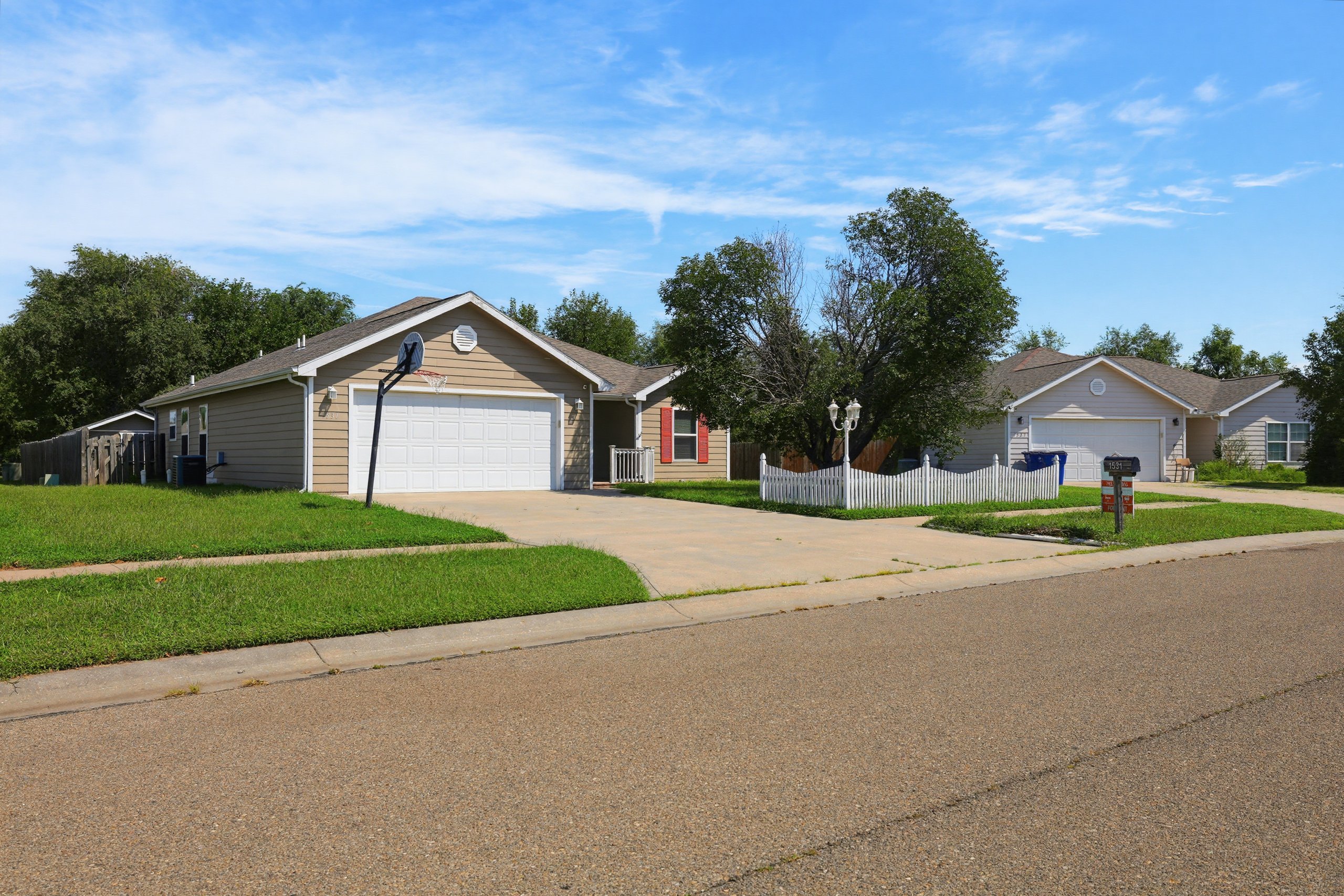 1531 N Clay St — listing photograph 4