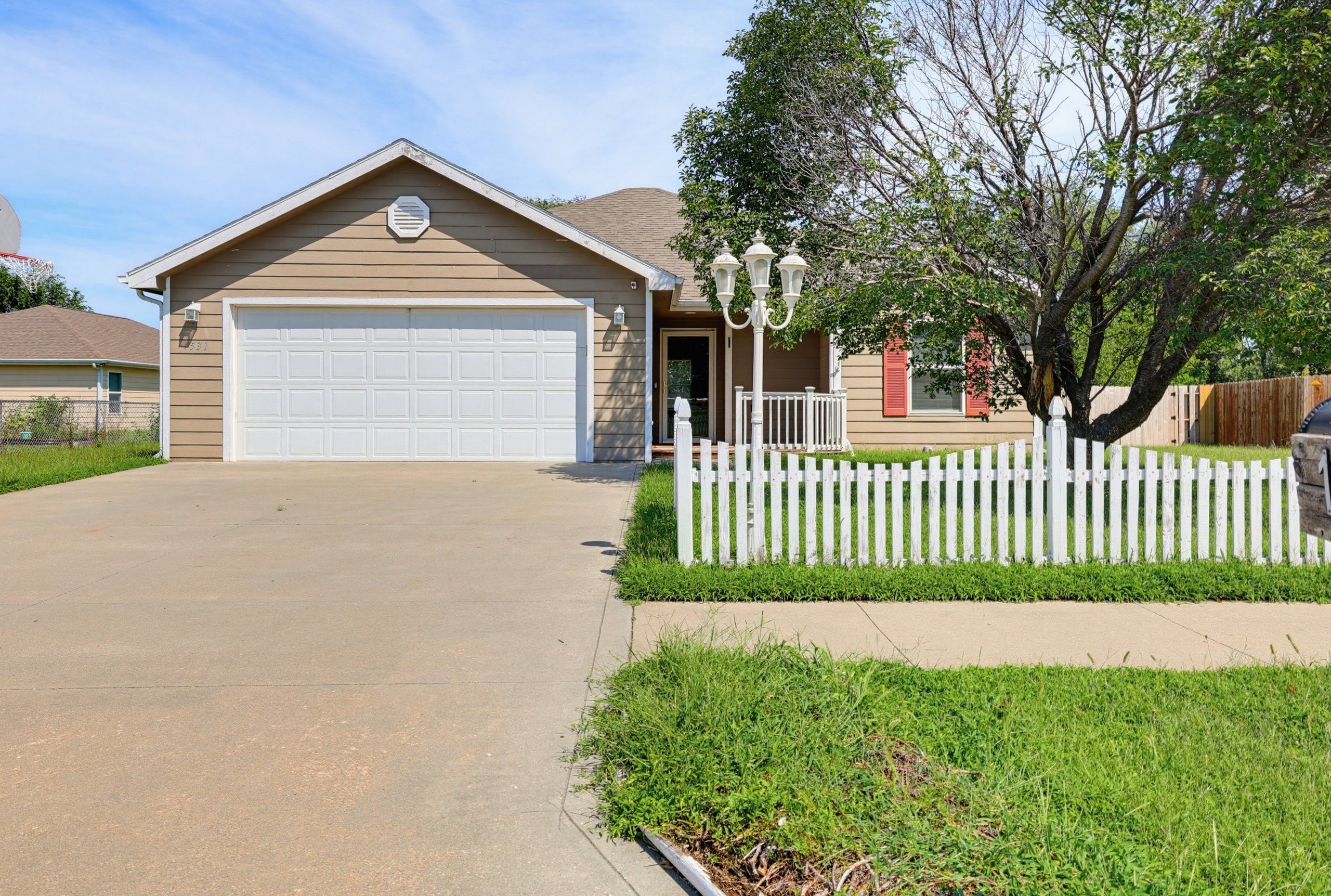 1531 N Clay St — listing photograph 5