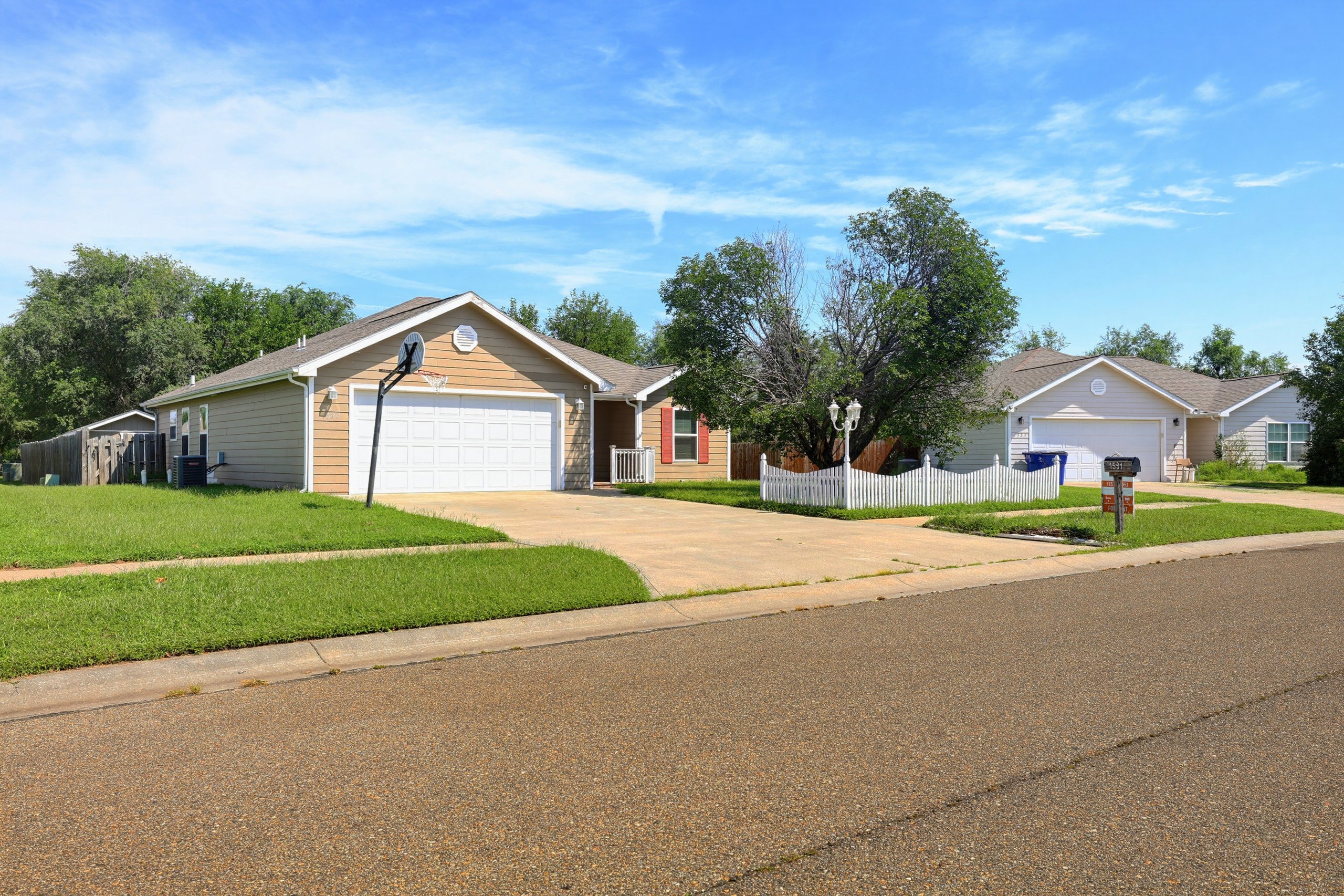 1531 N Clay St — listing photograph 6