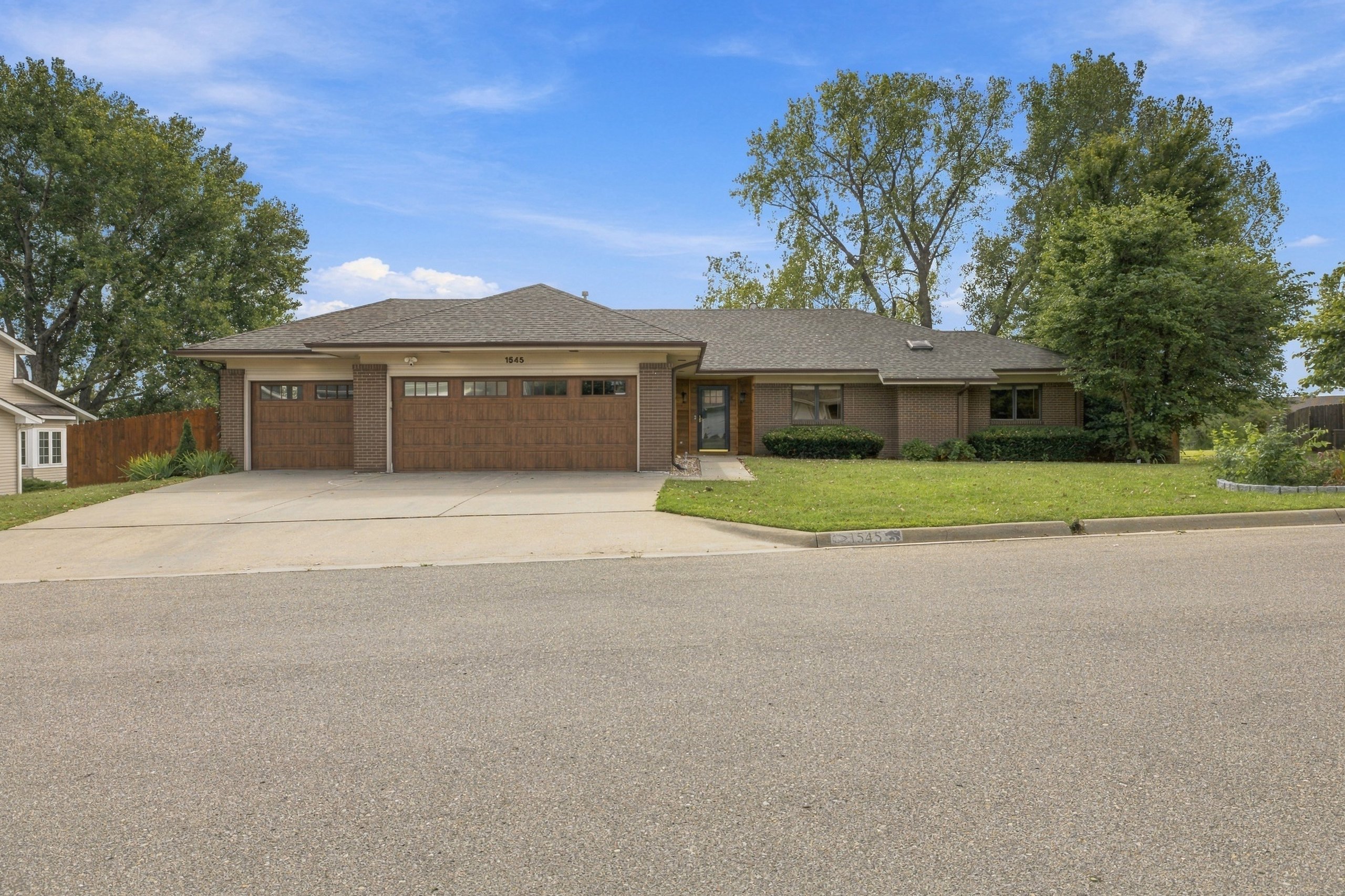 1545 Tamerisk Dr
