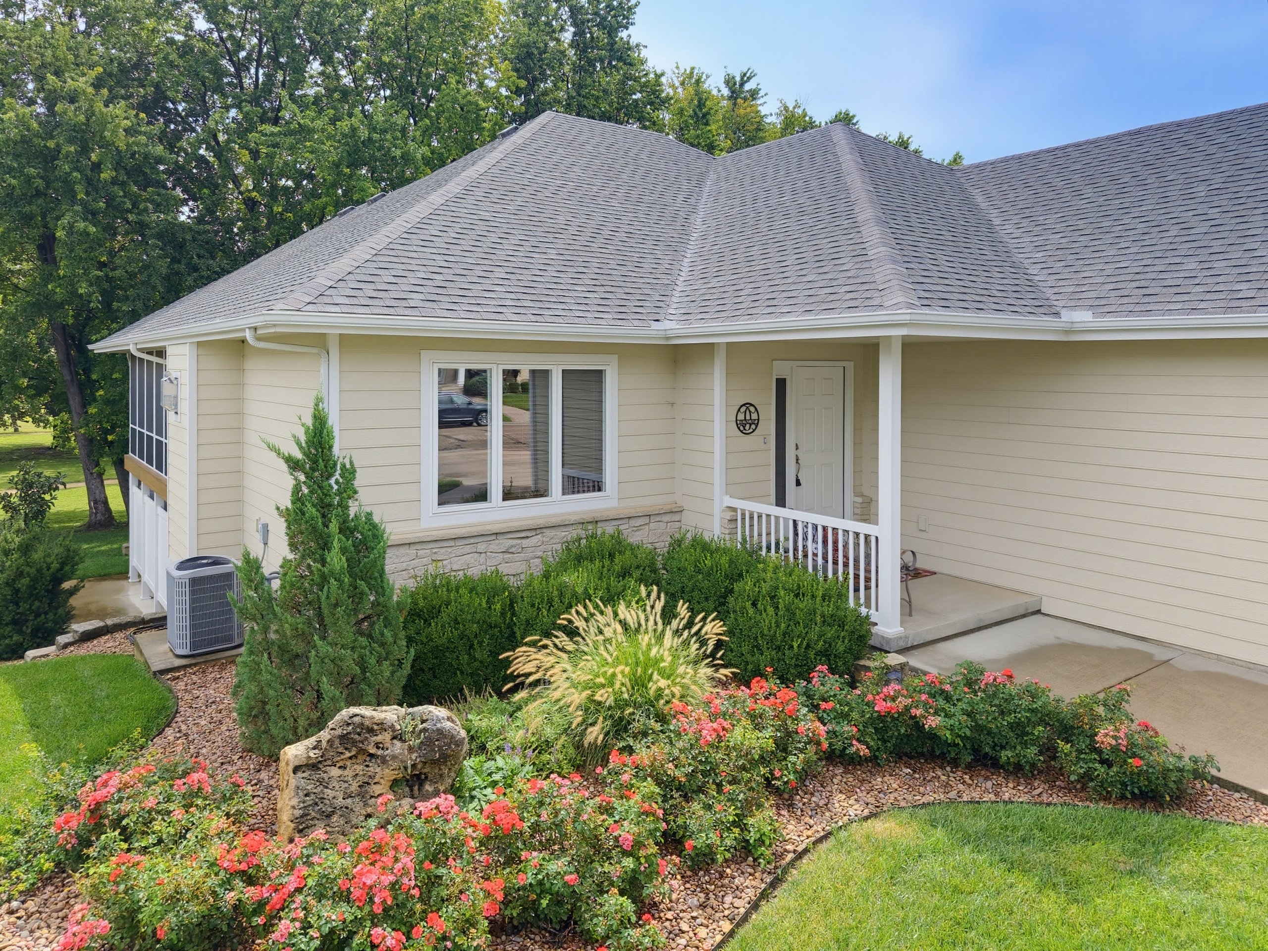 1601 Parkplace Ct — listing photograph 3