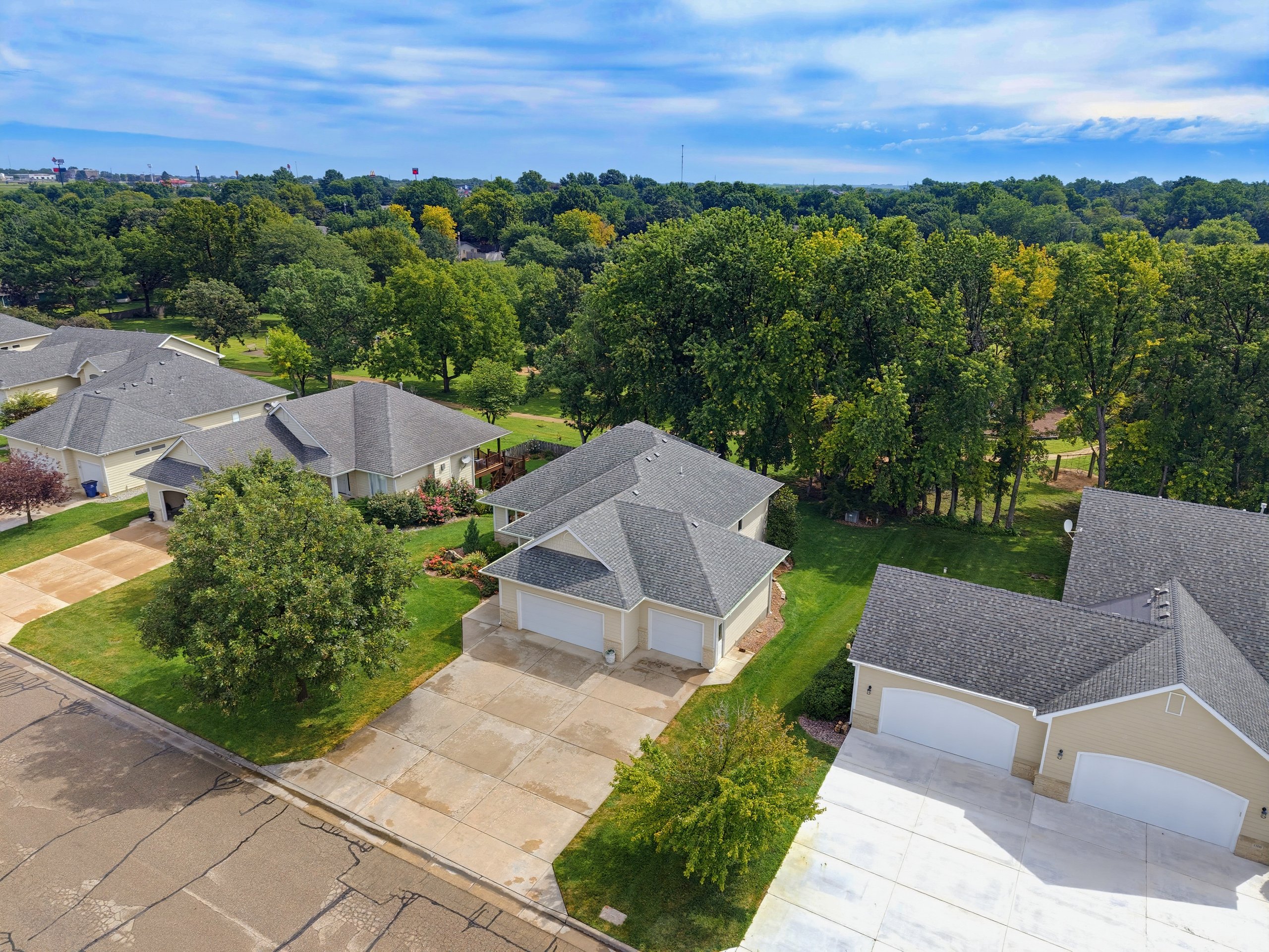 1601 Parkplace Ct — listing photograph 4