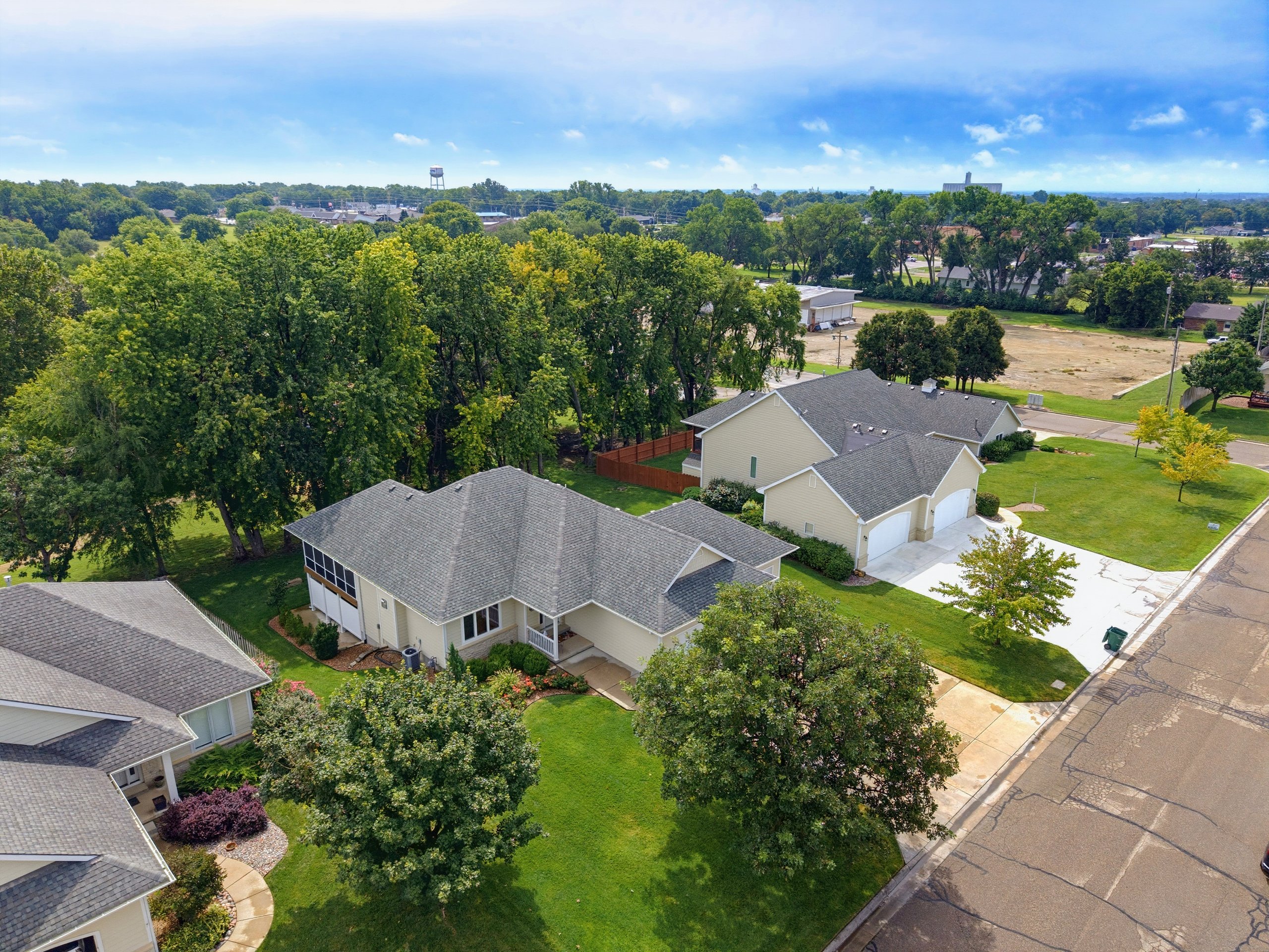1601 Parkplace Ct — listing photograph 6