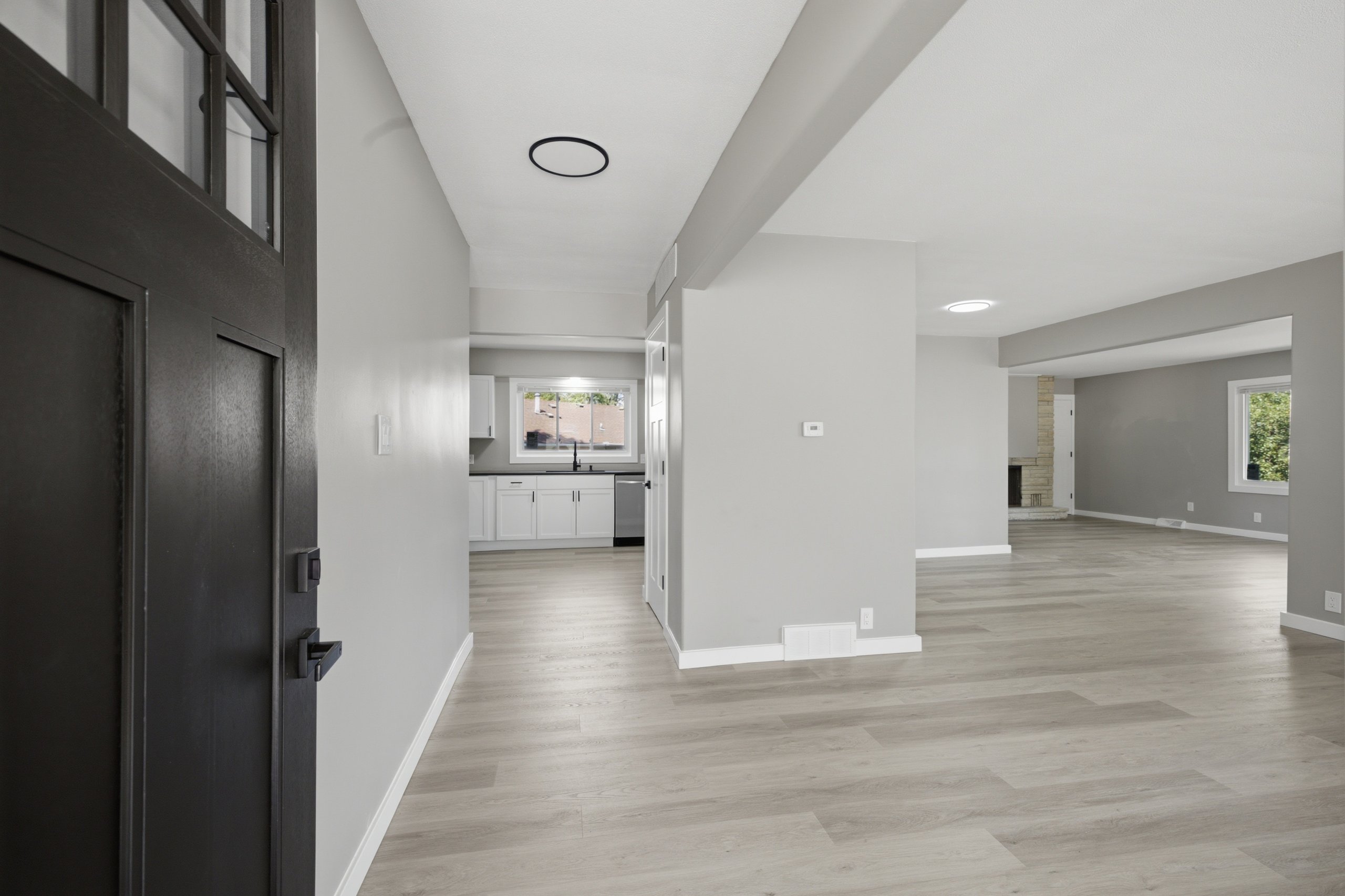 200 Bunker Hill — listing photograph 2