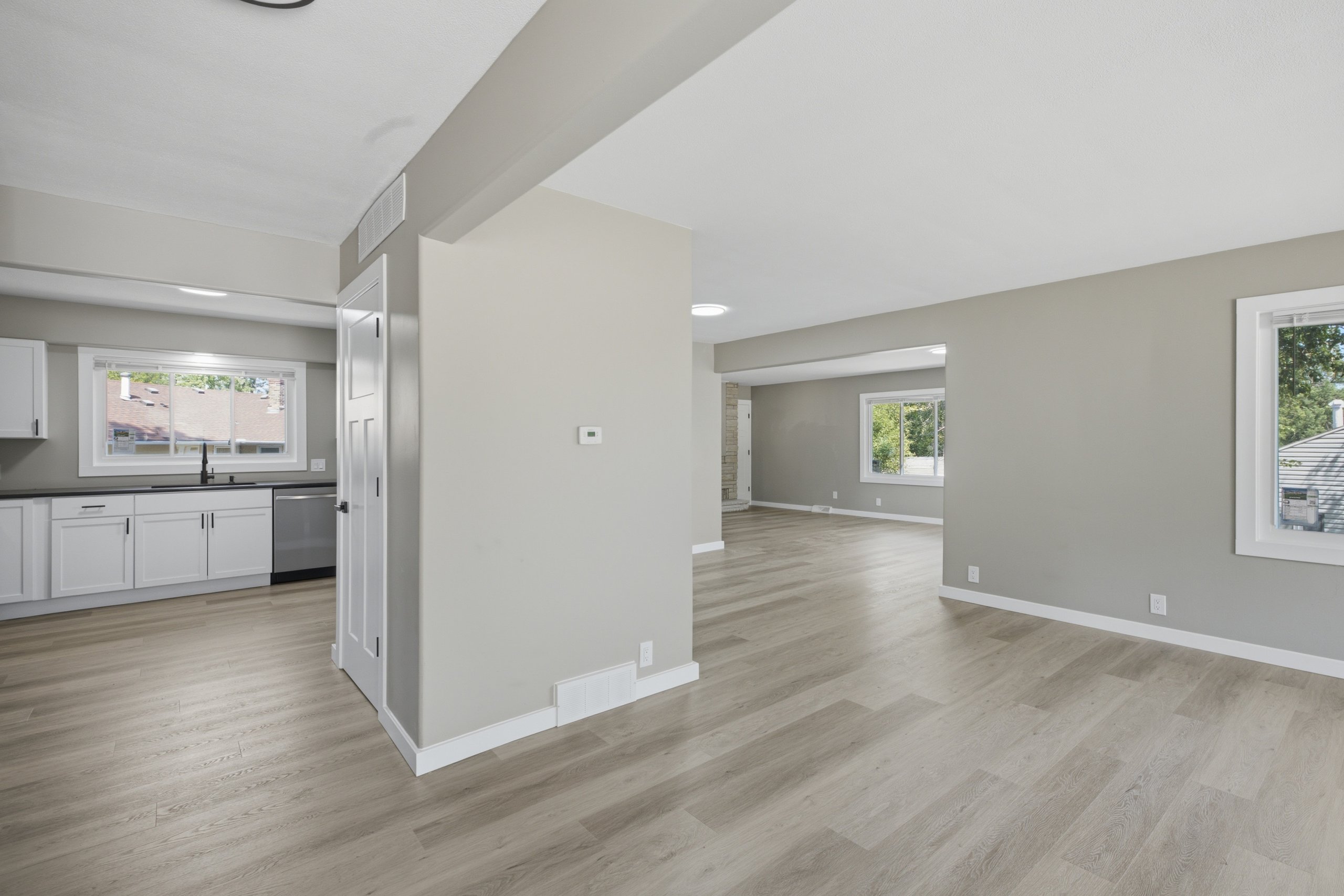 200 Bunker Hill — listing photograph 3