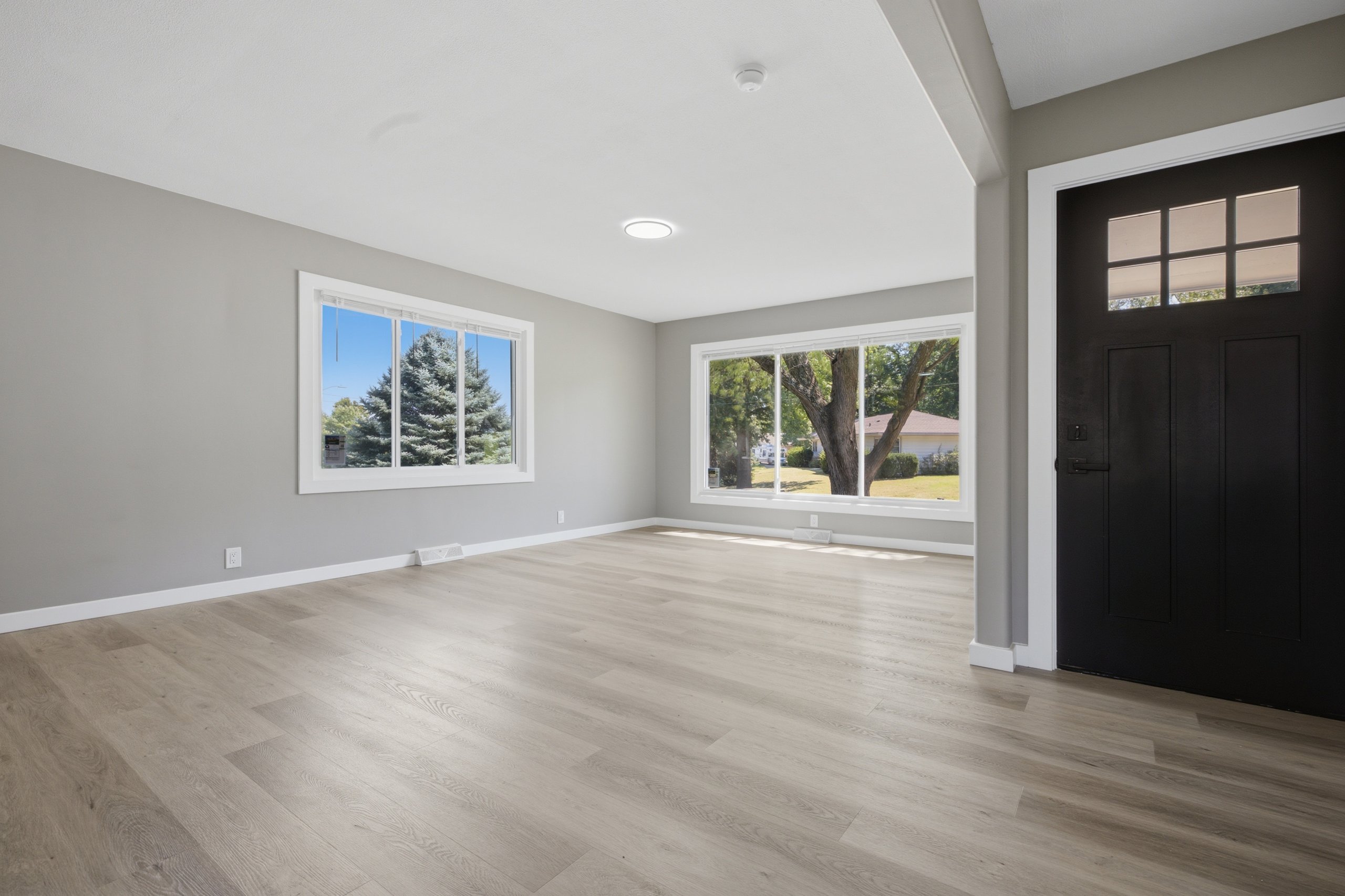 200 Bunker Hill — listing photograph 4
