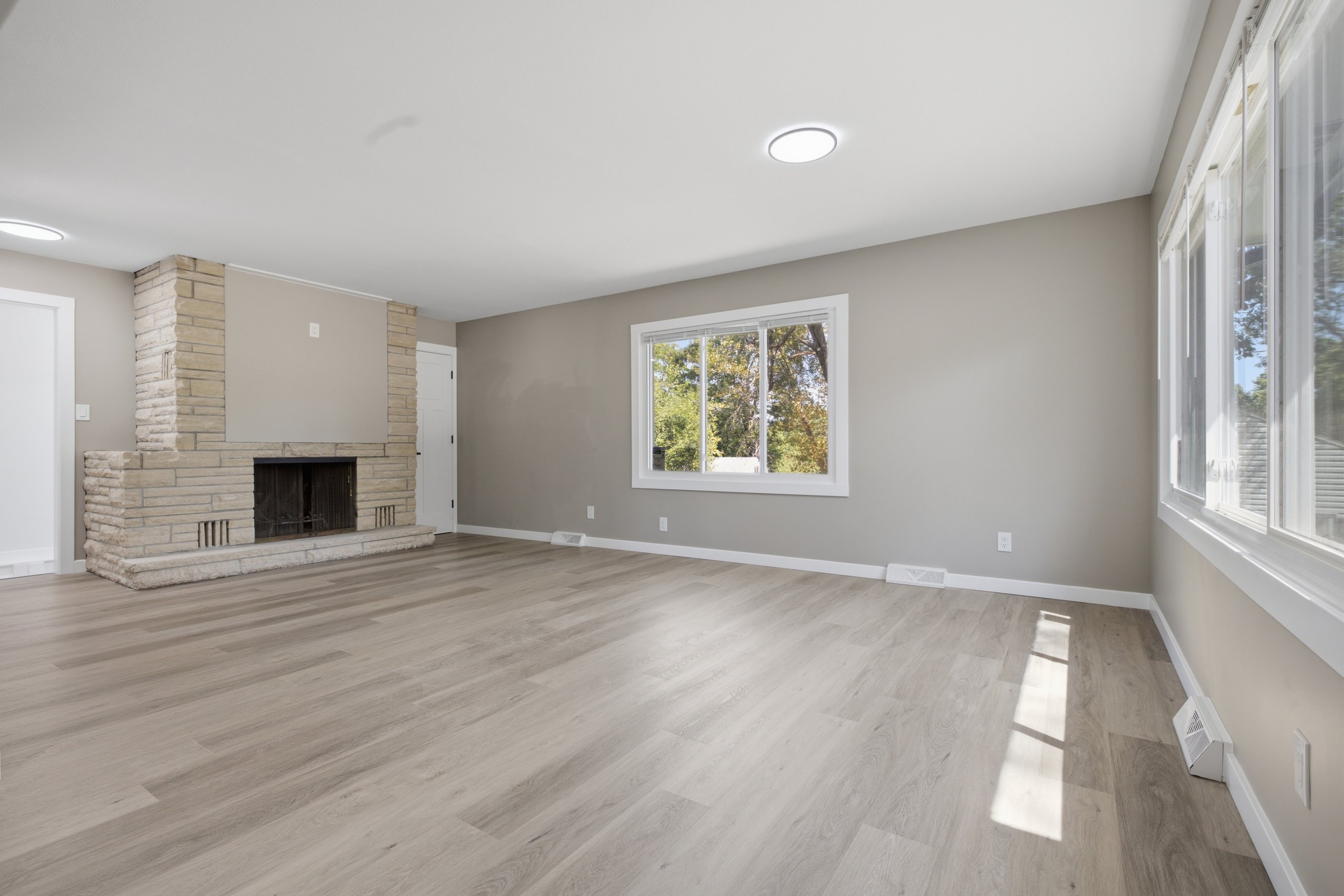 200 Bunker Hill — listing photograph 7