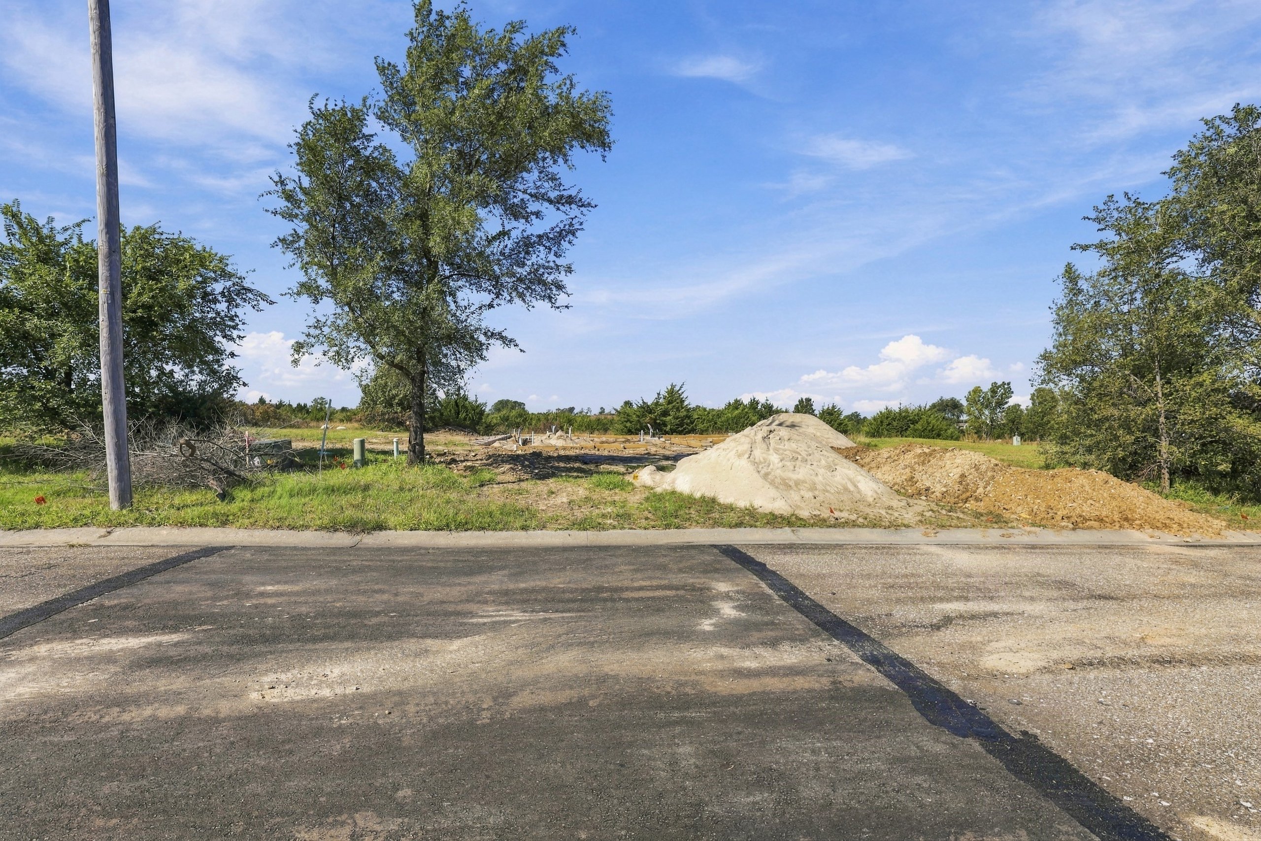 2020 Tanager Court — listing photograph 2