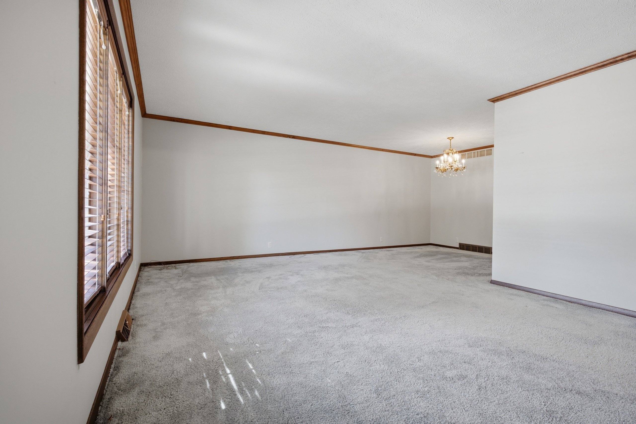 2105 Northwood Lane — listing photograph 4