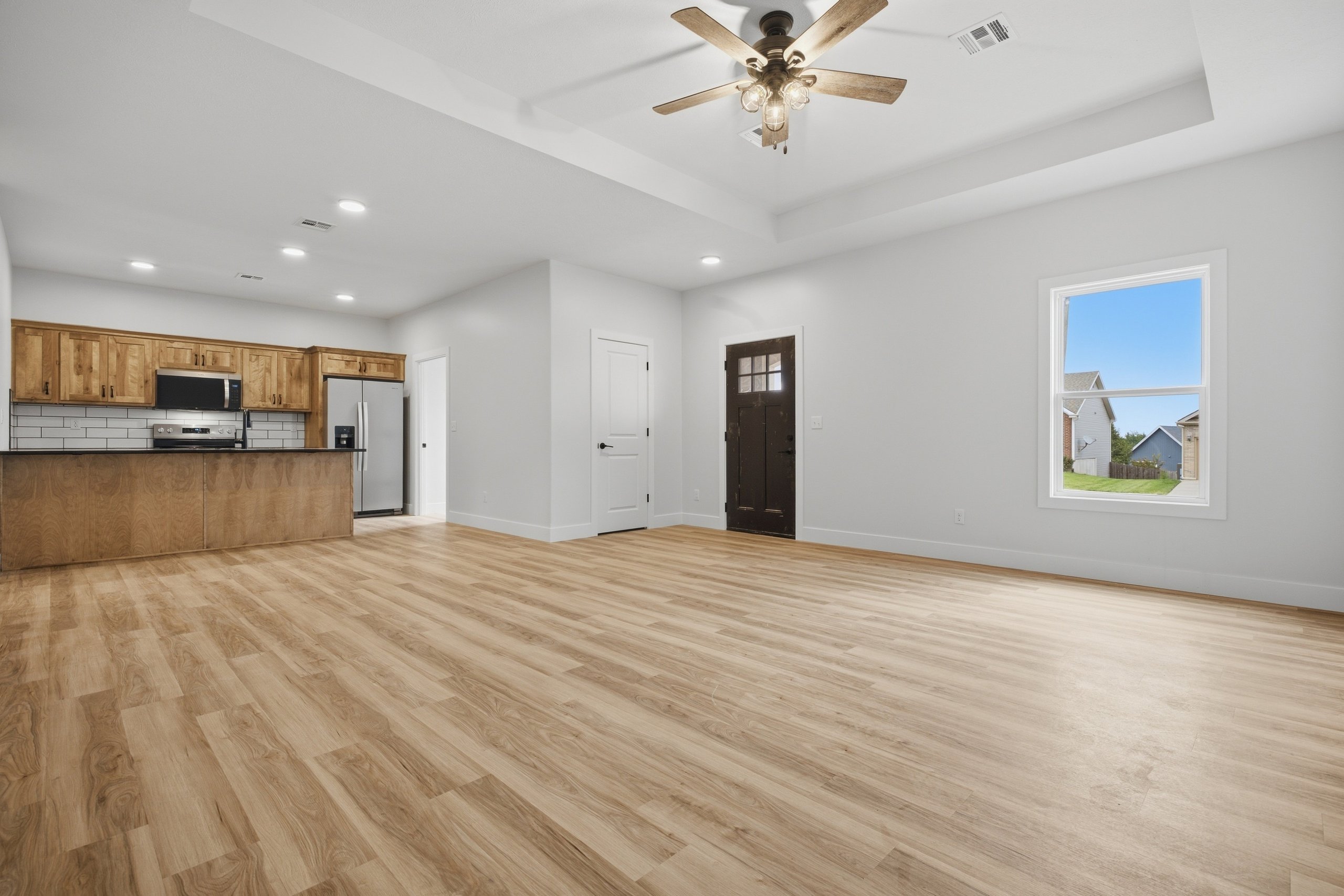 214 Michaels Way — listing photograph 4