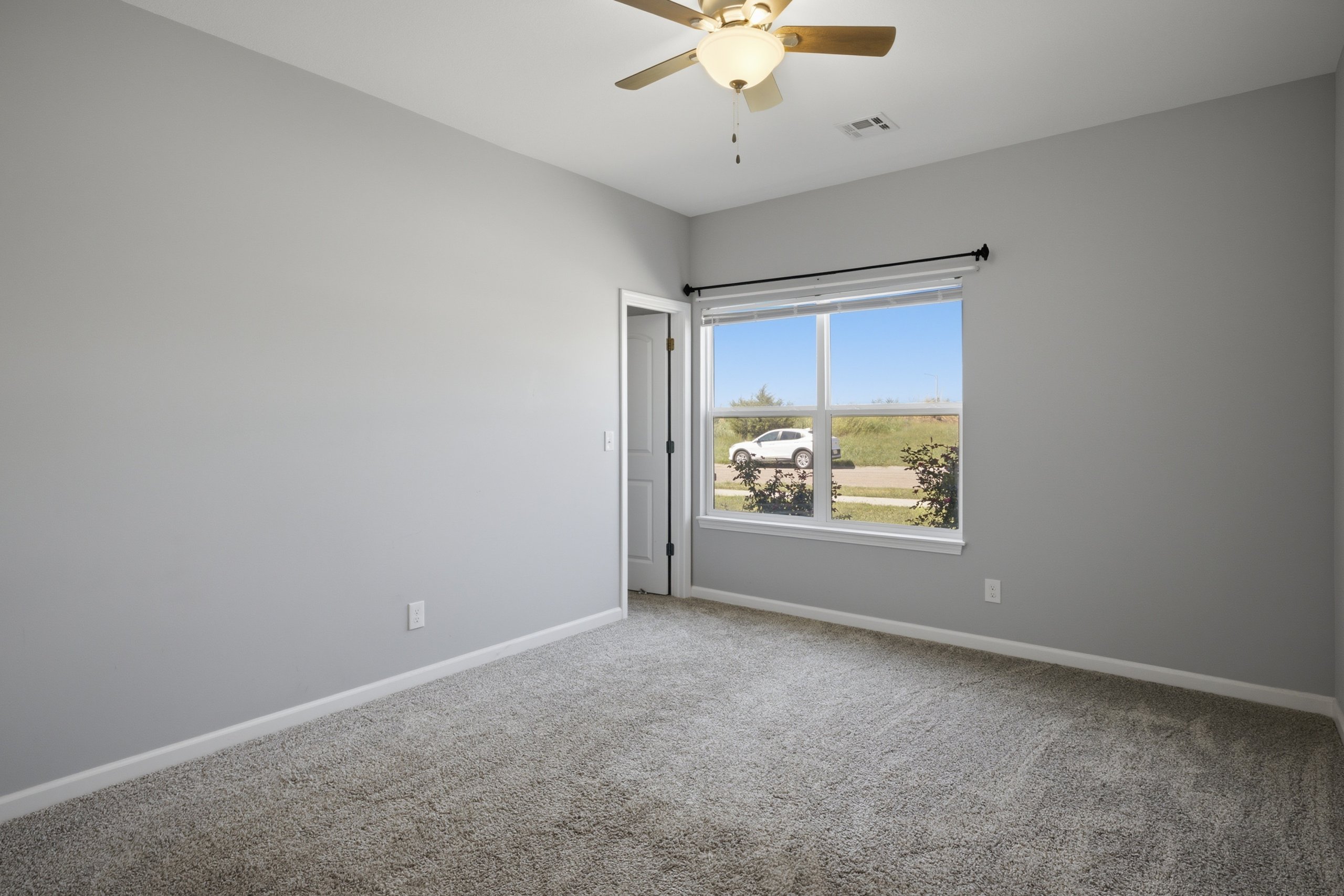 2627 Harrier Dr — listing photograph 4