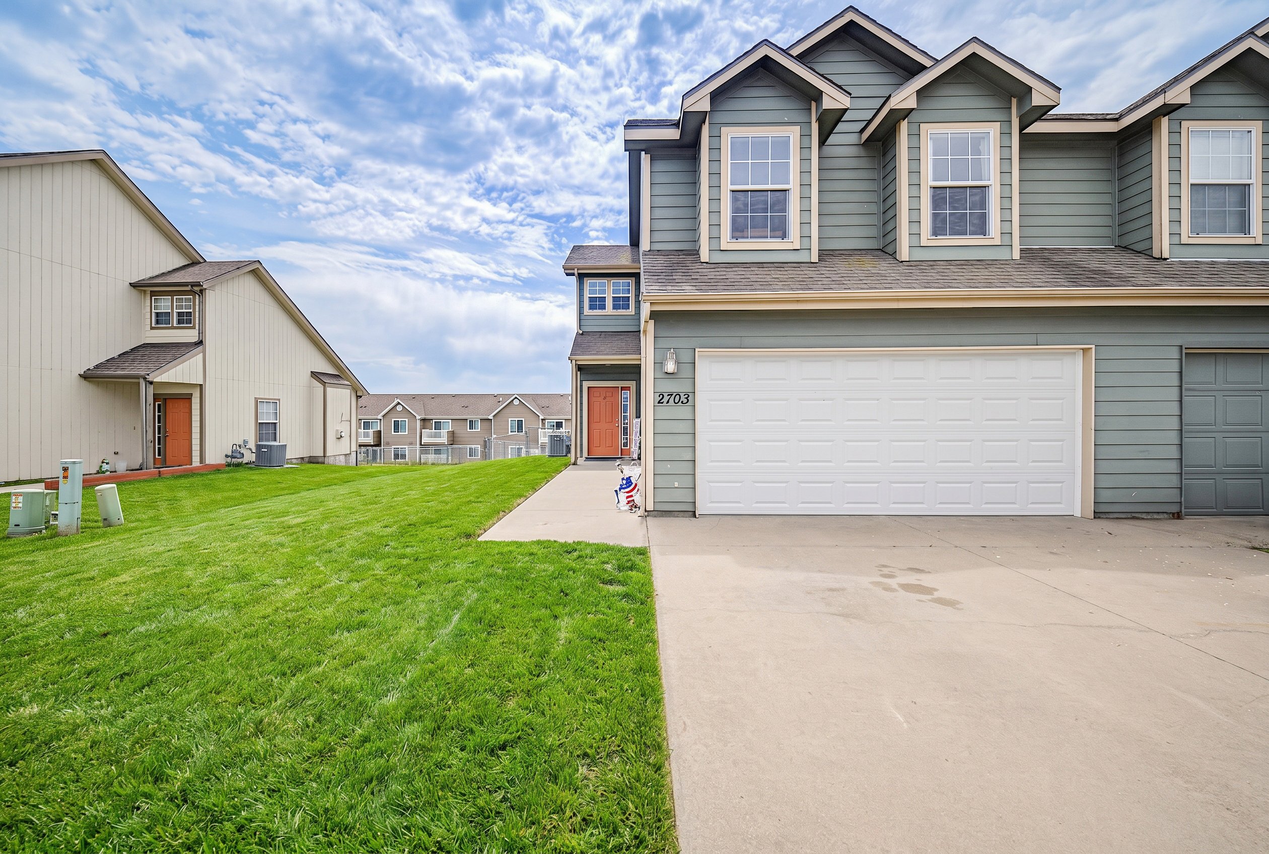 2703 Kathie Dr — listing photograph 2