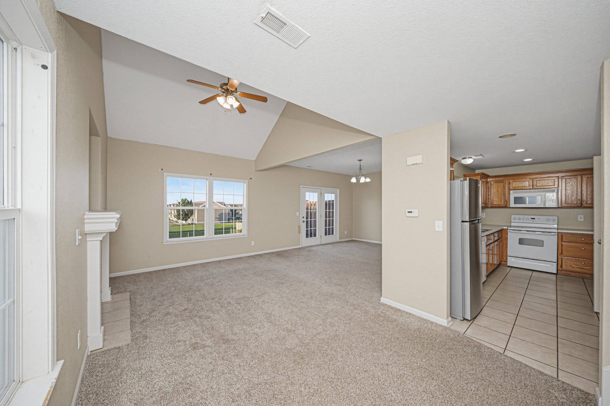 2703 Kathie Dr — listing photograph 4