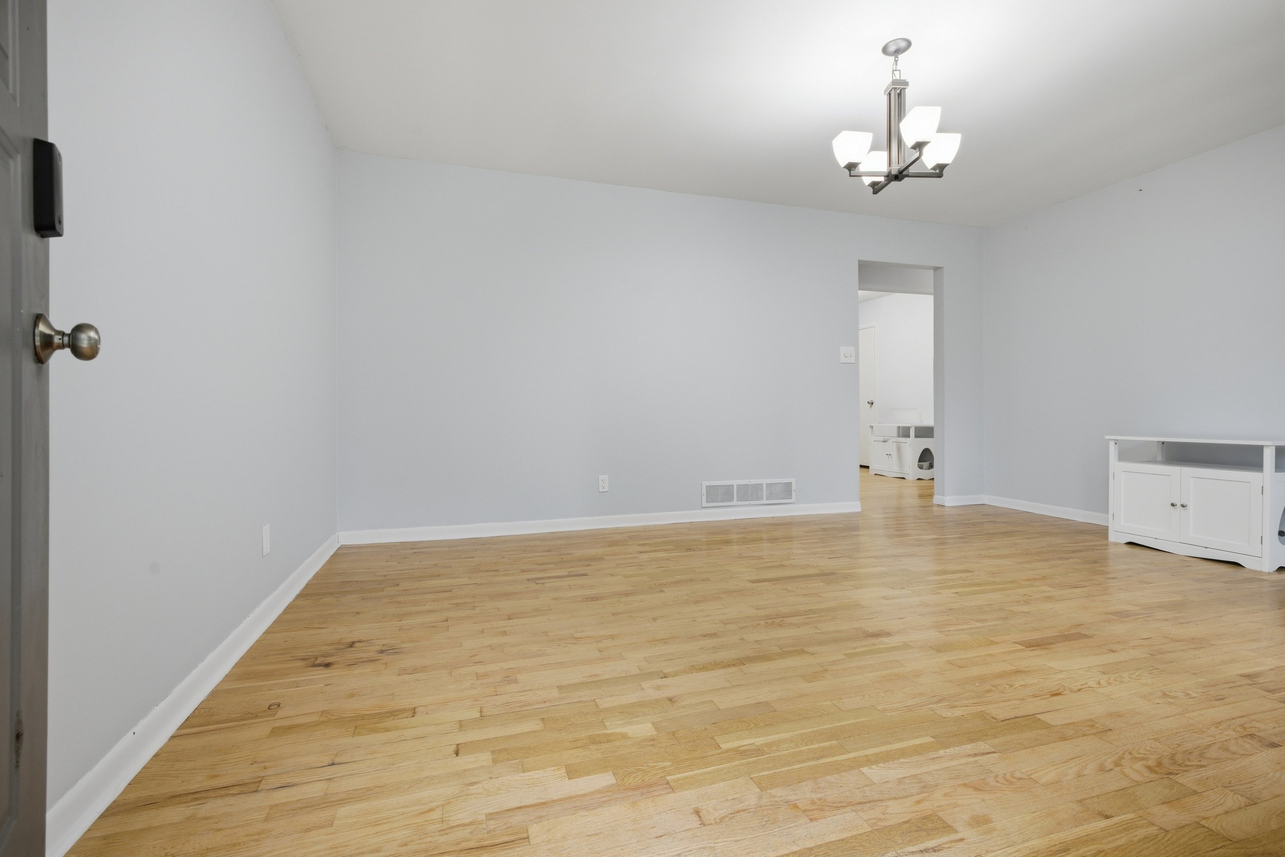 513 Sheridan Dr — listing photograph 2