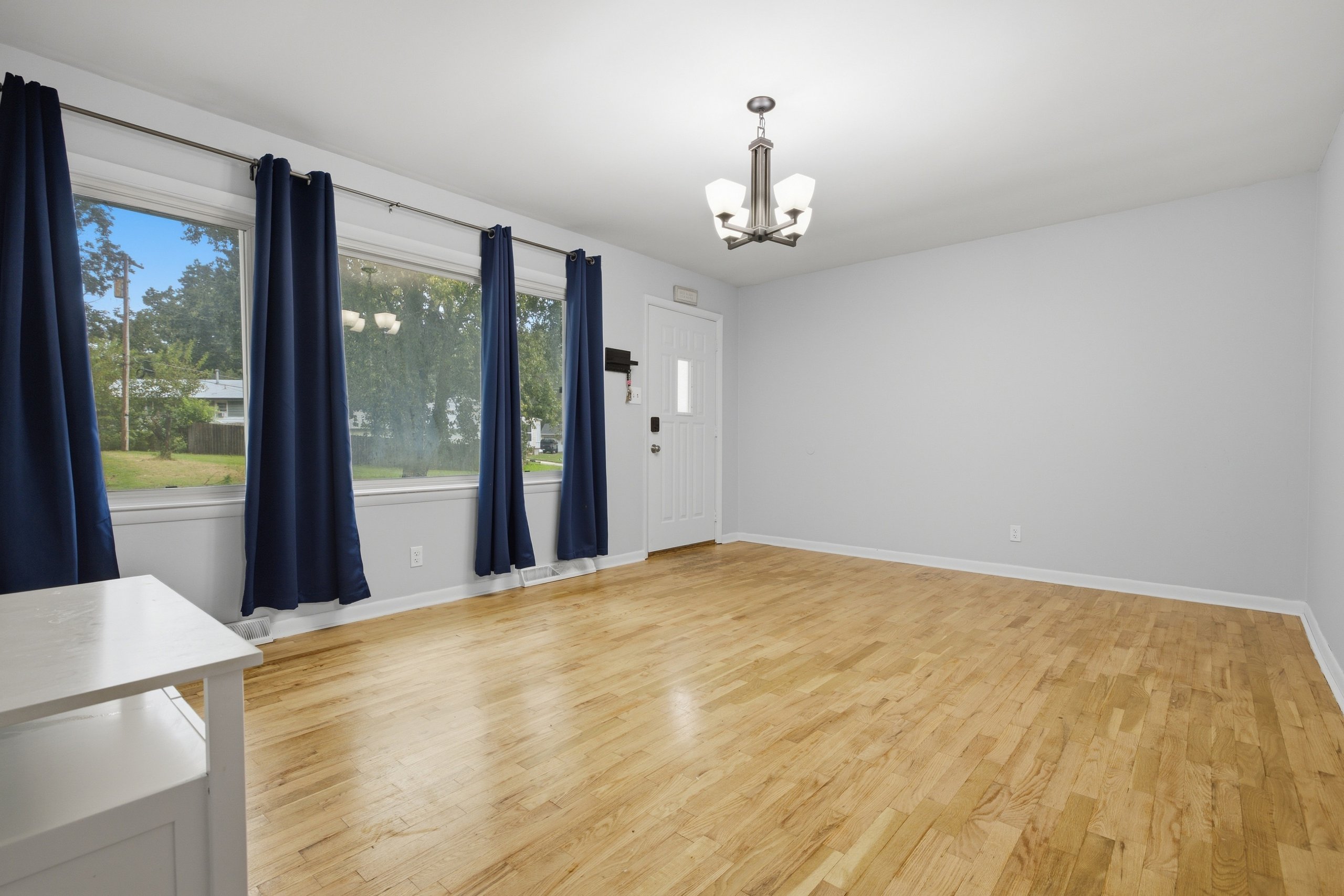 513 Sheridan Dr — listing photograph 5
