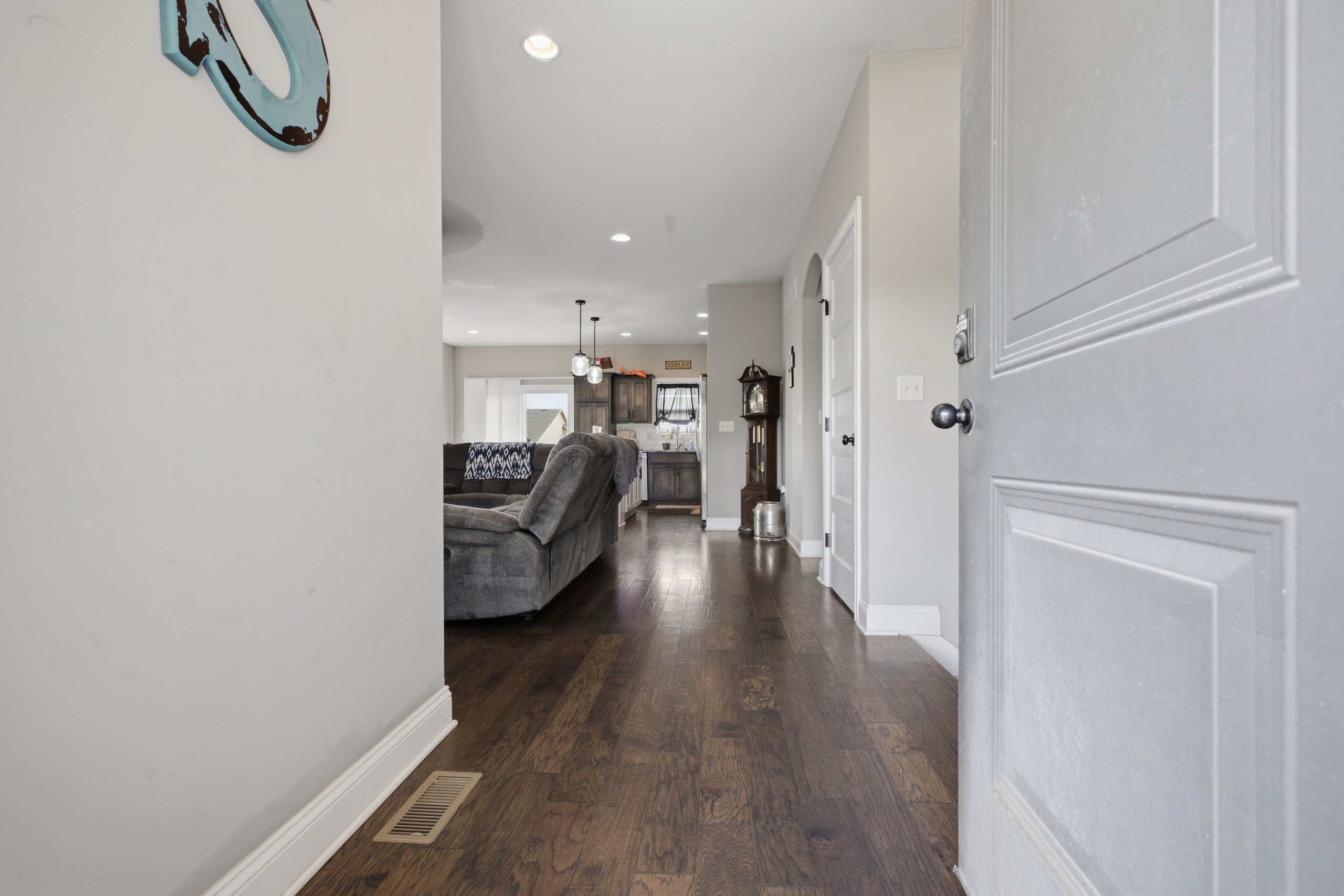 803 Linden Ct. — listing photograph 2