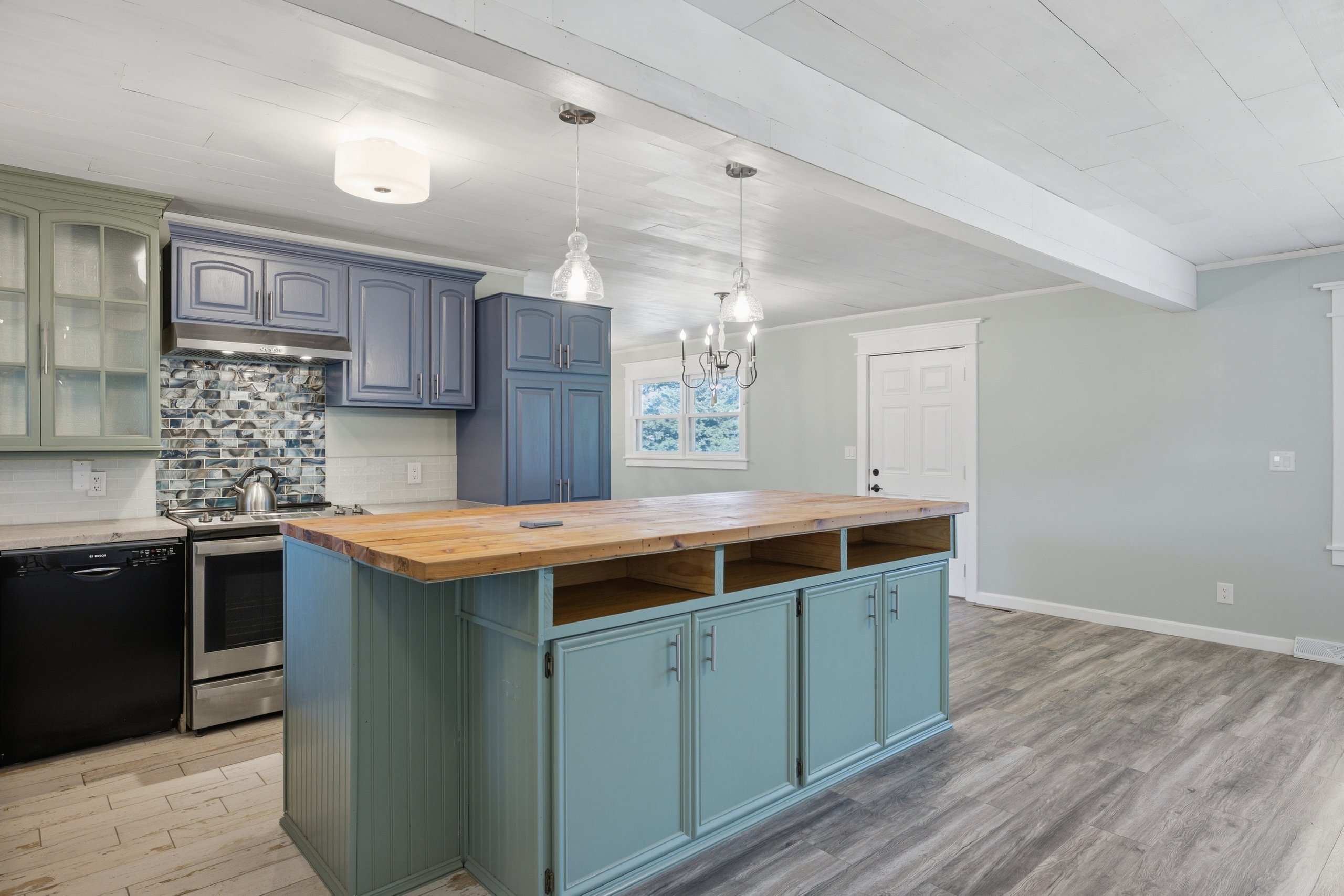 926 Skyline Dr — listing photograph 3