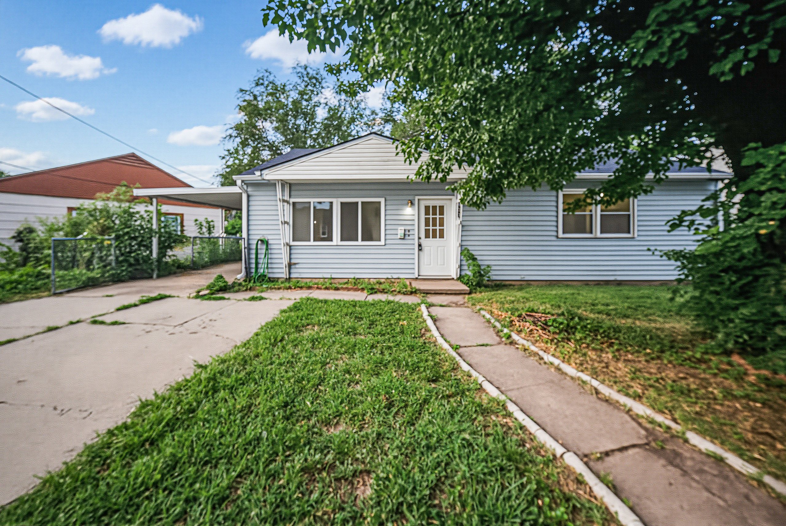 933 W 9th St